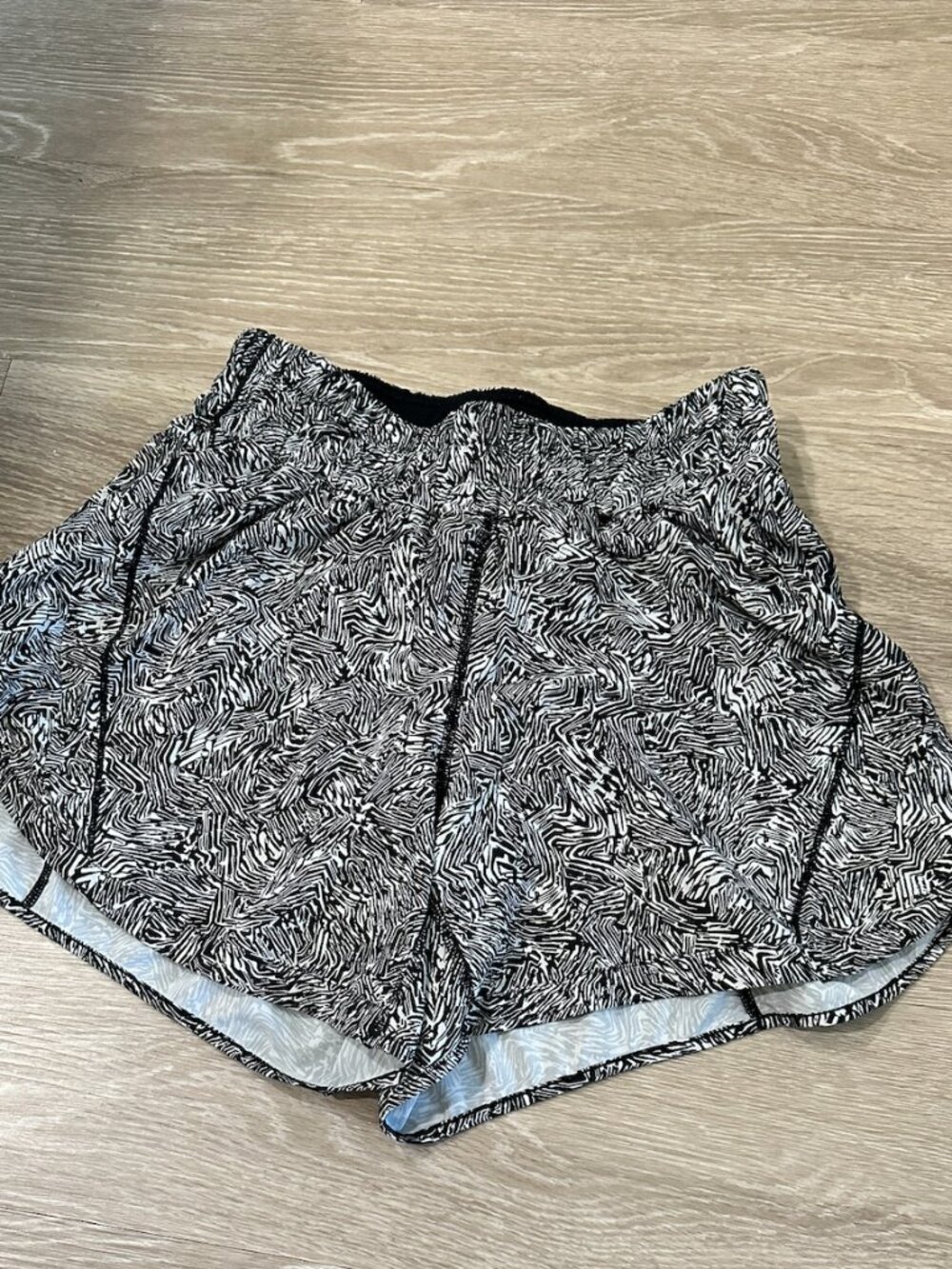 Lululemon Track That Short 3inch size 8
